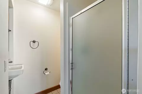 Bath - 124 Gunnell Rd, Winlock, WA 98596 photo 1 of 2