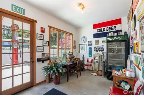 Entry Way - 124 Gunnell Rd, Winlock, WA 98596 photo 1 of 1