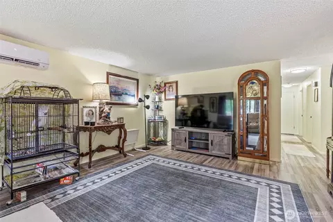 Living - 1 Teal St, Longview, WA 98632 photo 2 of 6