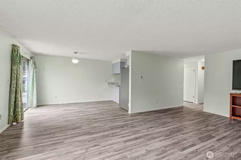 Living - 1 Teal St, Longview, WA 98632 photo 5 of 6