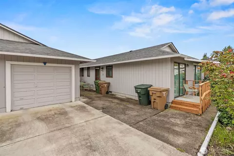 Exterior - 1 Teal St, Longview, WA 98632 photo 5 of 8