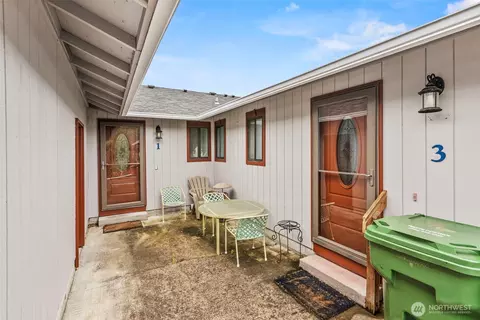Exterior - 1 Teal St, Longview, WA 98632 photo 7 of 8