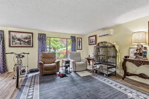 Living - 1 Teal St, Longview, WA 98632 photo 1 of 6