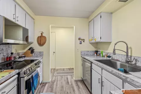 Kitchen - 1 Teal St, Longview, WA 98632 photo 3 of 6