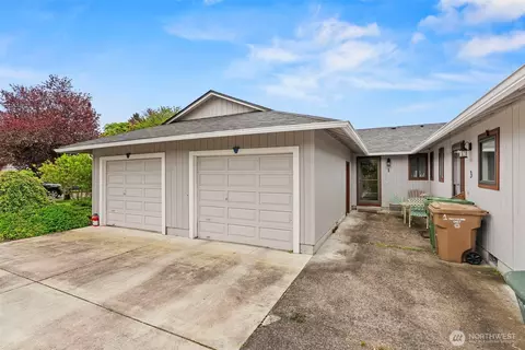 Exterior - 1 Teal St, Longview, WA 98632 photo 4 of 8