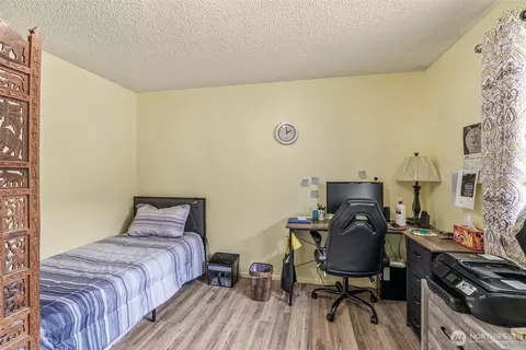 Bedroom - 1 Teal St, Longview, WA 98632 photo 2 of 3