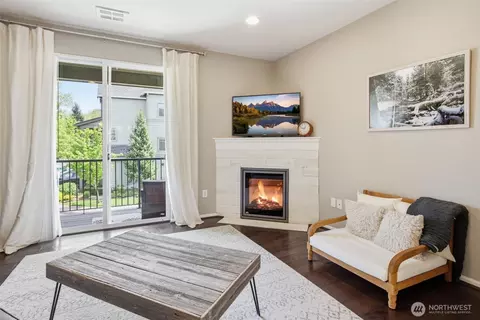 Living - 11204 19th Dr SE, Everett, WA 98208 photo 2 of 3