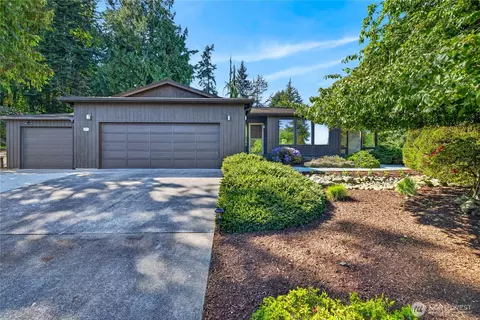 271 Elwha Dr, La Conner, WA 98257