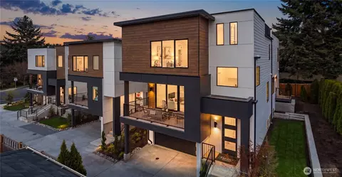134 8th Ct, Kirkland, WA 98033