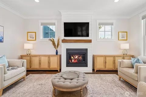 Living - 421 E Compass St, Pacific Beach, WA 98571 photo 1 of 2