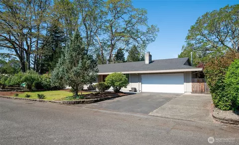 8001 Sapphire Dr SW, Lakewood, WA 98498