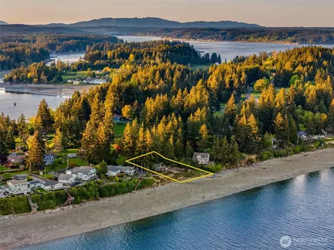 727 E Stretch Island Rd S, Grapeview, WA 98546