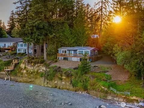 727 E Stretch Island Rd S, Grapeview, WA 98546