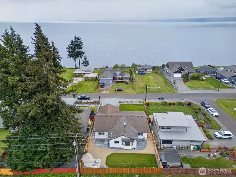 1584 Country Club Dr, Camano Island, WA 98282