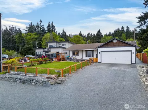 1584 Country Club Dr, Camano Island, WA 98282