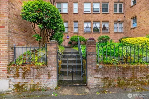 1427 3rd Ave W #8, Seattle, WA 98119
