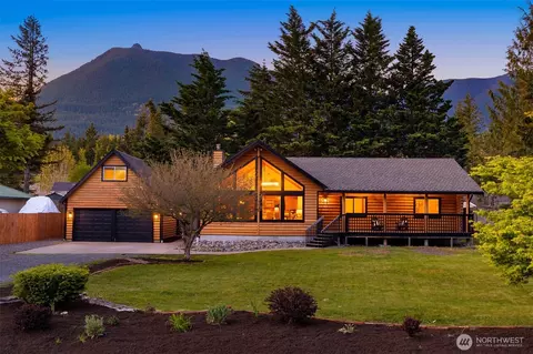 44422 SE 142nd Pl, North Bend, WA 98045