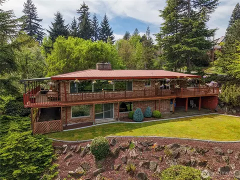 1243 25th St SE, Puyallup, WA 98372