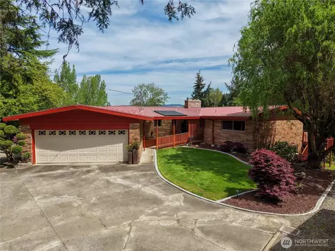 1243 25th St SE, Puyallup, WA 98372