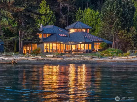 11752 Esther Ln, Anacortes, WA 98221