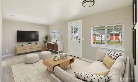 Living - 2054 Roosevelt Ave, Enumclaw, WA 98022 photo 1 of 2