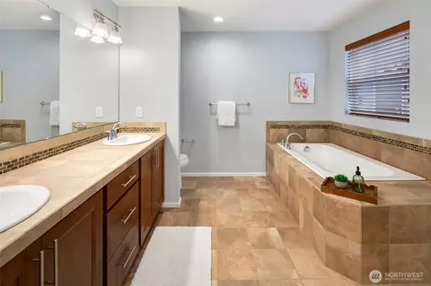 Bath - 3931 177th St SE, Bothell, WA 98012 photo 2 of 4