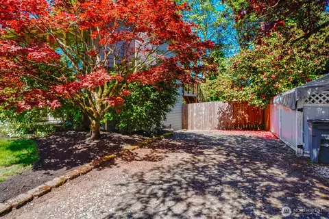 Exterior - 8910 NE 195th St NE, Bothell, WA 98011 photo 7 of 8