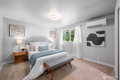 Bedroom - 25 E Intercity Ave, Everett, WA 98208 photo 1 of 6