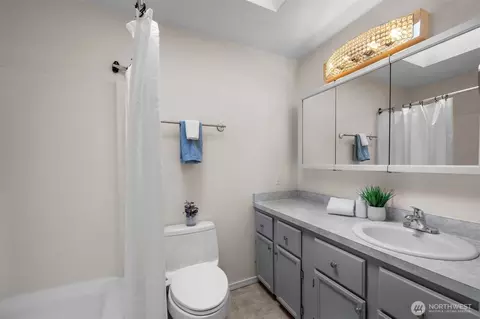 Bath - 25 E Intercity Ave, Everett, WA 98208 photo 1 of 2