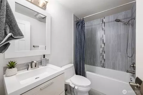 Bath - 25 E Intercity Ave, Everett, WA 98208 photo 2 of 2