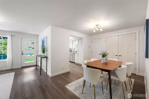 Entry Way - 25 E Intercity Ave, Everett, WA 98208 photo 1 of 1