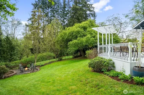 Exterior - 25 E Intercity Ave, Everett, WA 98208 photo 6 of 13