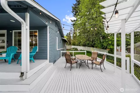 Exterior - 25 E Intercity Ave, Everett, WA 98208 photo 4 of 13