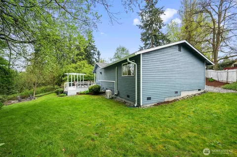 Exterior - 25 E Intercity Ave, Everett, WA 98208 photo 12 of 13