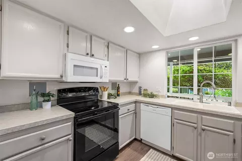 Kitchen - 25 E Intercity Ave, Everett, WA 98208 photo 2 of 3