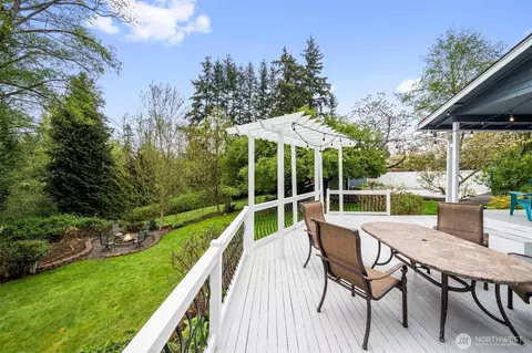 Exterior - 25 E Intercity Ave, Everett, WA 98208 photo 5 of 13