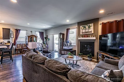 Living - 830 Maple Ln SW, Orting, WA 98360 photo 2 of 2