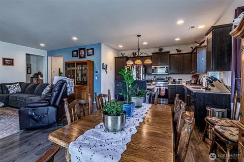 Dining - 830 Maple Ln SW, Orting, WA 98360 photo 3 of 3