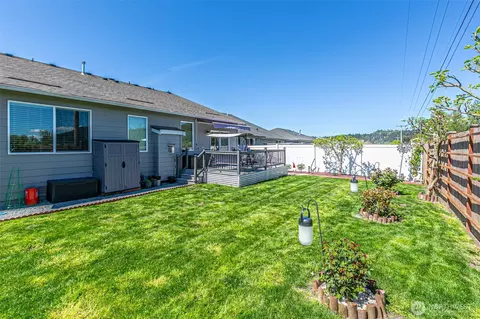 Exterior - 830 Maple Ln SW, Orting, WA 98360 photo 5 of 7