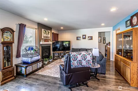 Living - 830 Maple Ln SW, Orting, WA 98360 photo 1 of 2