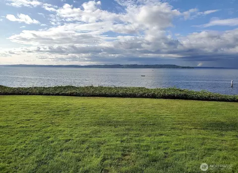 28303 Sound View Dr S #102, Des Moines, WA 98198