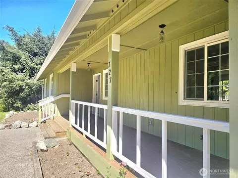 727 Tipsoo Loop S, Rainier, WA 98576 photo 4