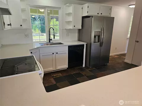727 Tipsoo Loop S, Rainier, WA 98576 photo 11