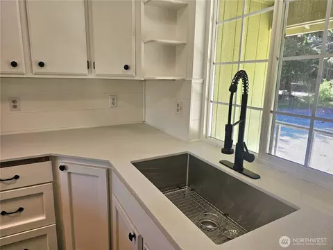 727 Tipsoo Loop S, Rainier, WA 98576 photo 9