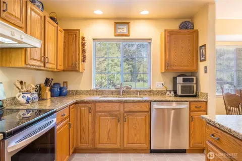 Kitchen - 205 Sunset Pl, Sequim, WA 98382 photo 4 of 5