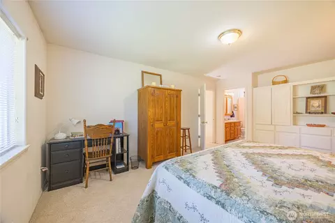 Bedroom - 205 Sunset Pl, Sequim, WA 98382 photo 2 of 6
