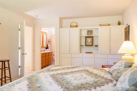 Bedroom - 205 Sunset Pl, Sequim, WA 98382 photo 4 of 6