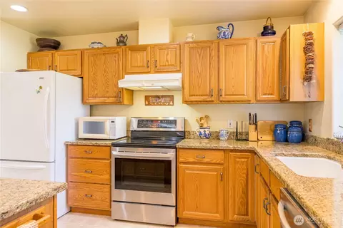 Kitchen - 205 Sunset Pl, Sequim, WA 98382 photo 2 of 5