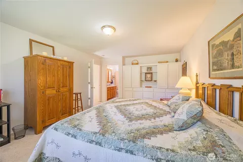 Bedroom - 205 Sunset Pl, Sequim, WA 98382 photo 3 of 6