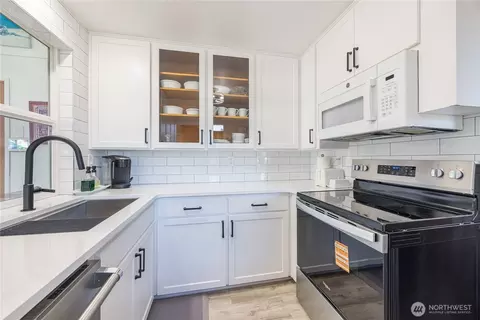Kitchen - 382 Discovery Way, Sequim, WA 98382 photo 3 of 3